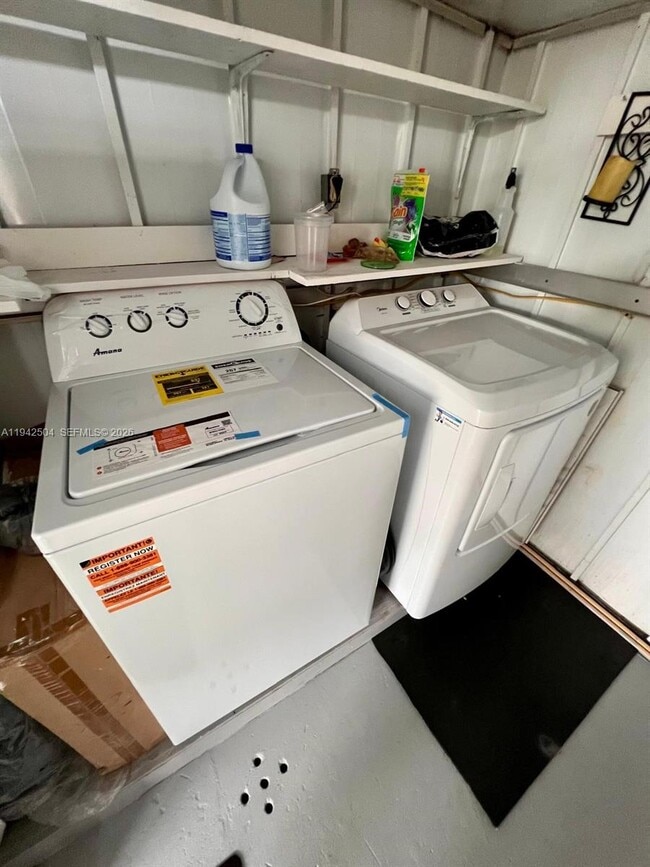 Building Photo - 2901 SW 58th St