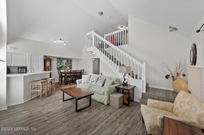 Building Photo - 13703 Richmond Park Dr N