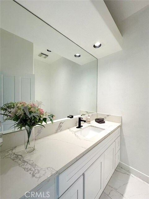 Building Photo - 45700 Adler Ln