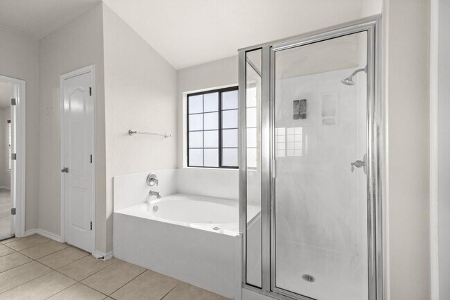 Building Photo - 2802 Scottsdale Dr