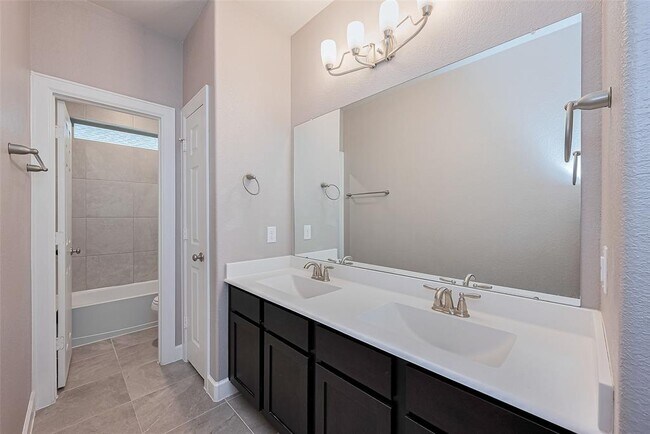 Building Photo - 5511 Highland Dr