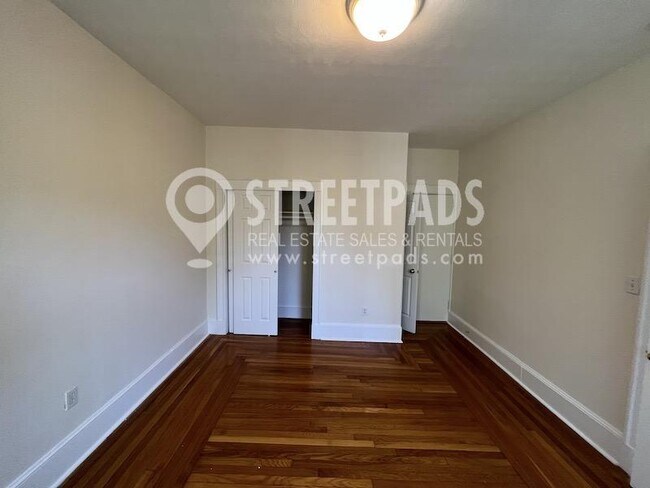 Building Photo - 1 bedroom in Brookline MA 02446