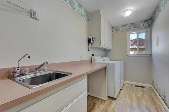 Building Photo - Golf Course 3/2 home in Lake Wildwood, Pen...