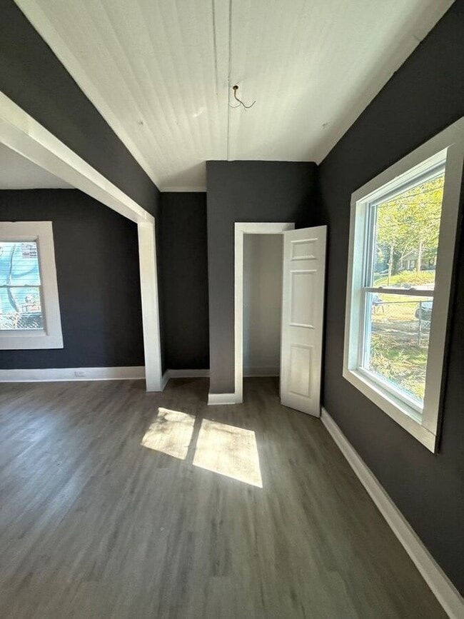 Building Photo - 3164 Yale Ave