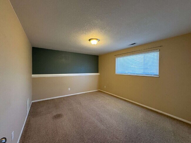 Building Photo - 1395 Hiawatha Dr