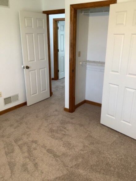 Building Photo - 604 Topper Way