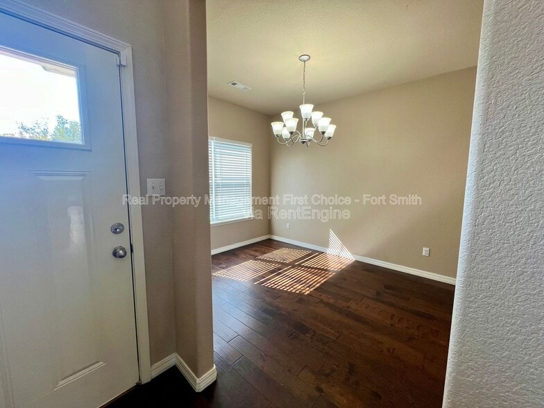 Building Photo - 615 Ridge Point Dr