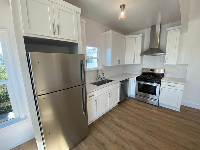 Building Photo - 559 Normandie Ave