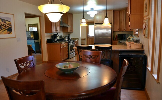 Building Photo - Sweet 2BD Cabin! Avail for a 3-6 month Winter lease! Available 12/01/26- 3/31/27