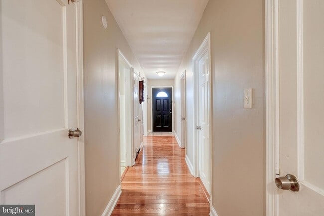 Building Photo - 32 Bonsall Ave