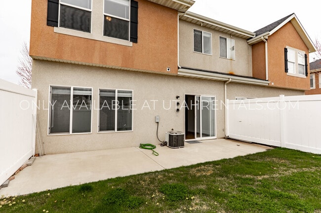 Building Photo - 211 Greenfield Cir