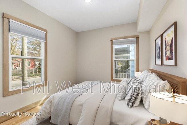 Building Photo - 800 Douglas St NW