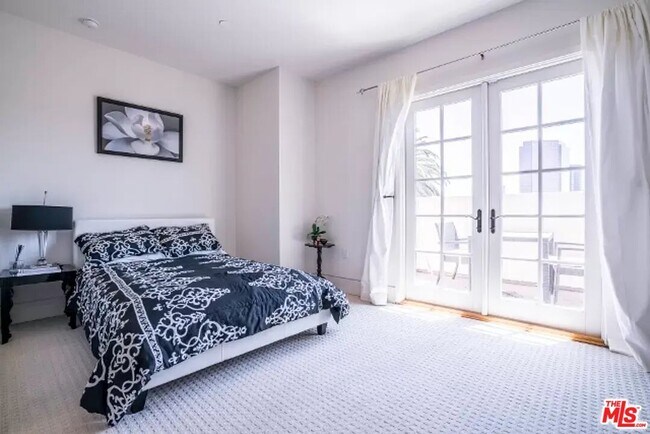 Building Photo - 225 S Hamilton Dr