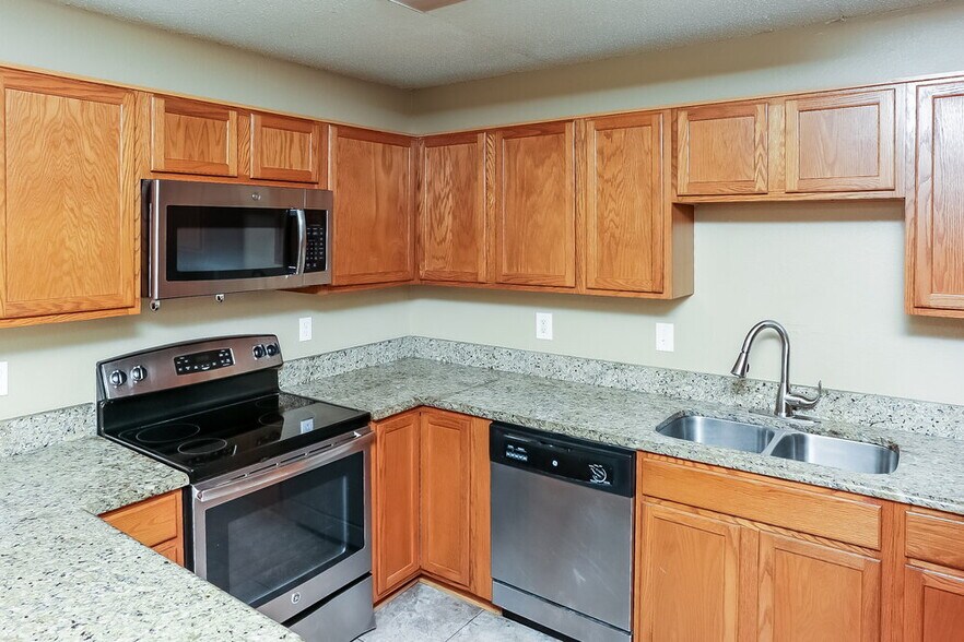 Building Photo - 7325 Meadows Dr N