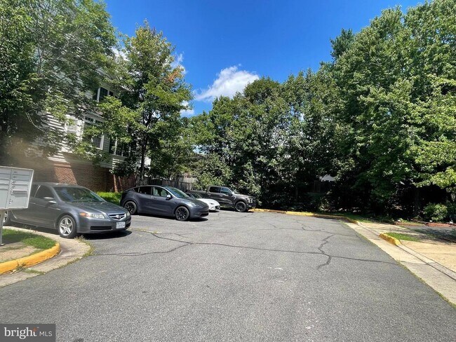 Building Photo - 6173 Derring St