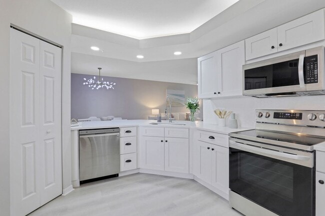 Building Photo - ** CALUSA BAY ** 2 BED / 2 BATH - CONDO - ...