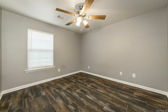 Building Photo - 31 Newcastle Dr