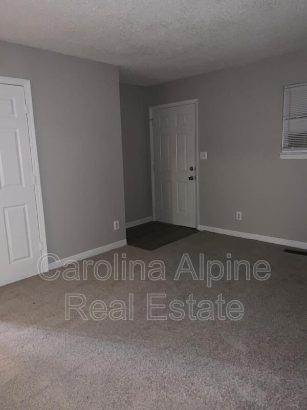 Building Photo - 8925 Shadowood Ln