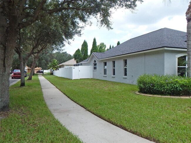 Building Photo - 5815 Heronview Cres Dr