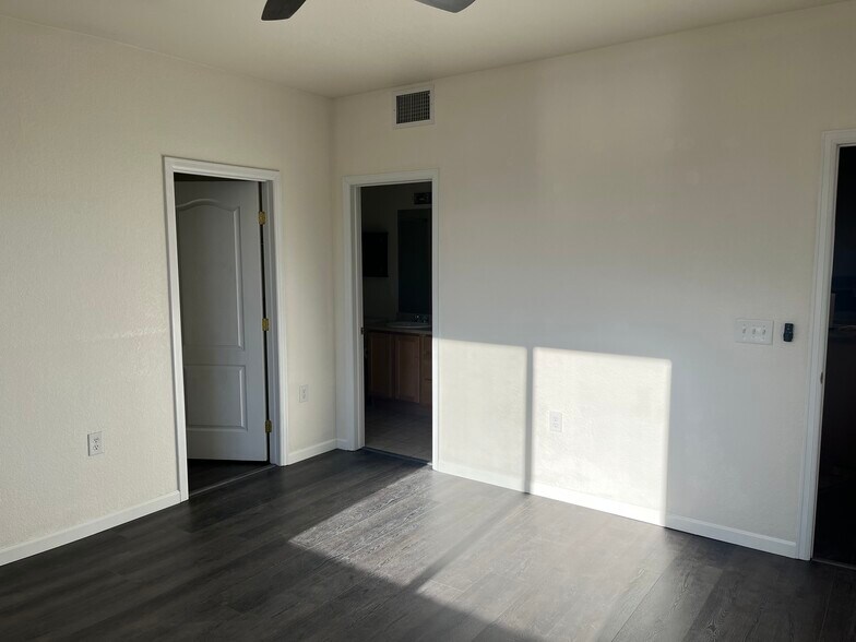 Master Bed - 5534 Lewis St
