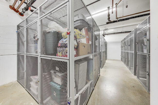 Building Photo - 1255 S State St