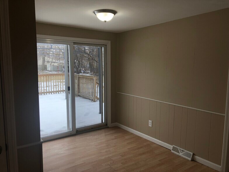 Building Photo - 3273 Berent St