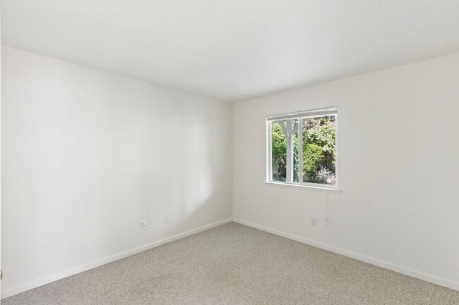 Building Photo - 3 Bedroom in Mace Ranch