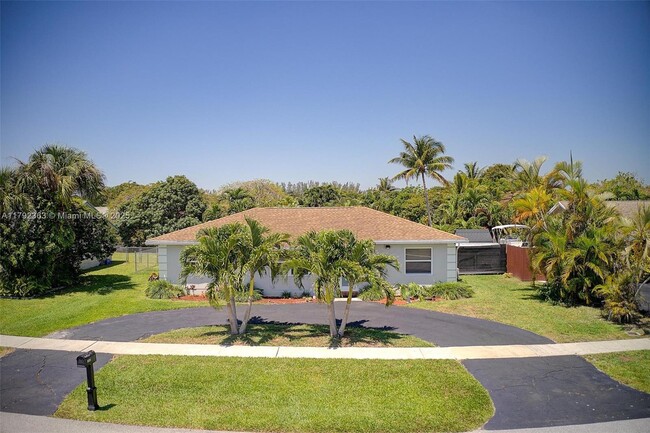 Building Photo - 19445 Carolina Cir