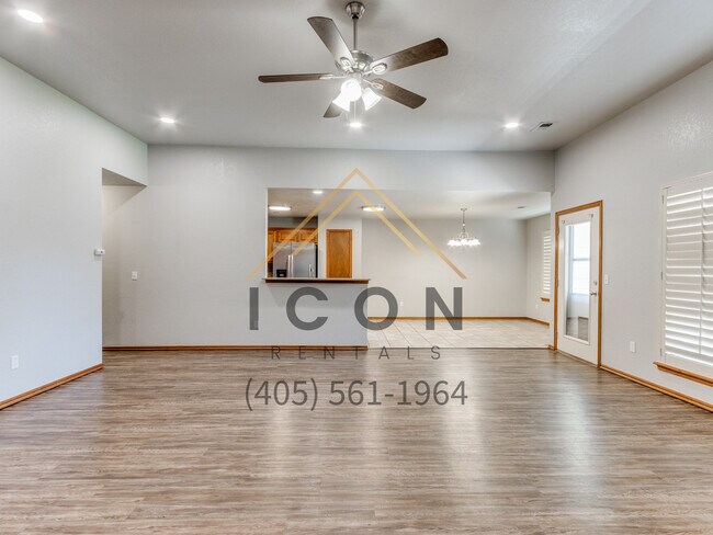 Building Photo - 313 E Plantation Terrace