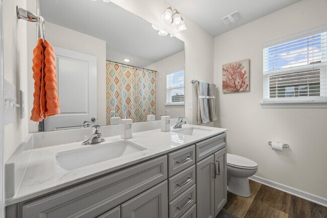 Building Photo - "Spacious 5-Bedroom Gem in Gastonia with 3...