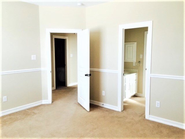 Building Photo - 325 Lancaster Ln
