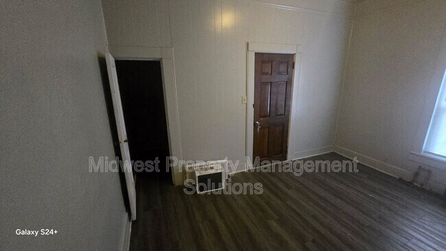 Building Photo - 1422 Central Ave