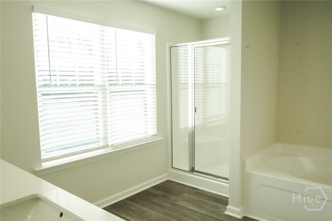 Building Photo - 270 Cromer St