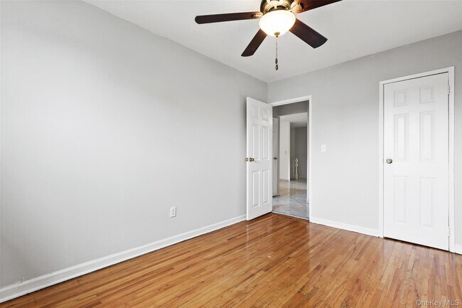 Building Photo - 815 Throgs Neck Expy