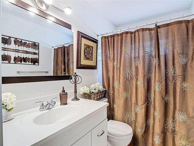 Building Photo - 139 Southeast Jefferson Cir N