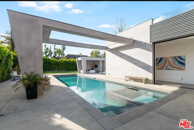 Building Photo - 5365 Vanalden Ave