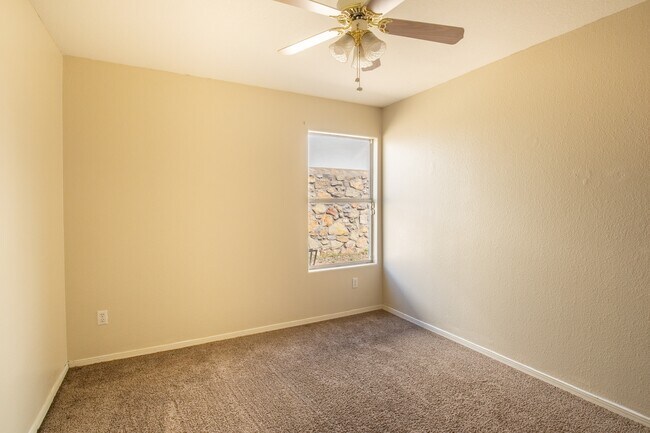Building Photo - 3913 Pearl Ct