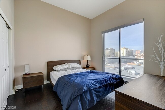 Building Photo - 150 S Las Vegas Blvd