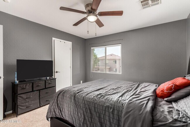 Building Photo - 12106 N 128th Ave