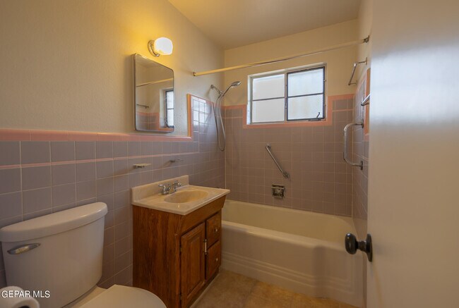 Building Photo - 3913 Titanic Ave