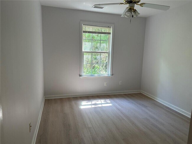 Building Photo - 1665 Southgate Mill Dr