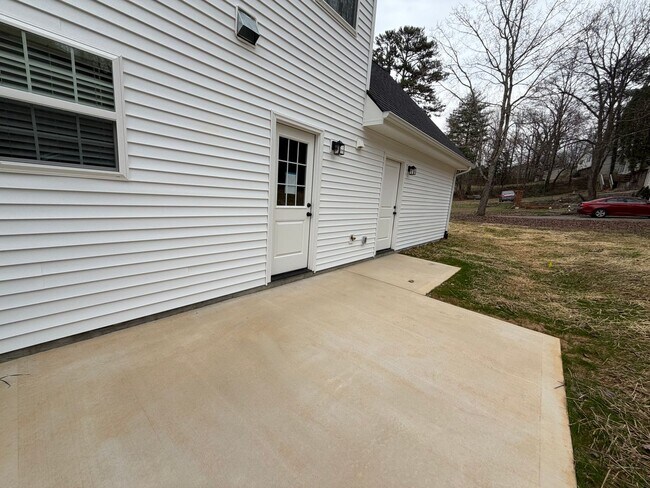 Building Photo - LOCATED IN W. KNOX...BEAUTIFUL NEW CONSTRUCTION HOME WITH 4 BEDROOMS