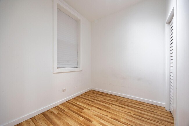 Building Photo - 1037 W Polk St