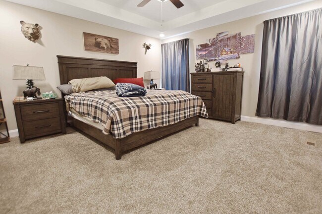 Building Photo - Pet Friendly Three Bedroom!