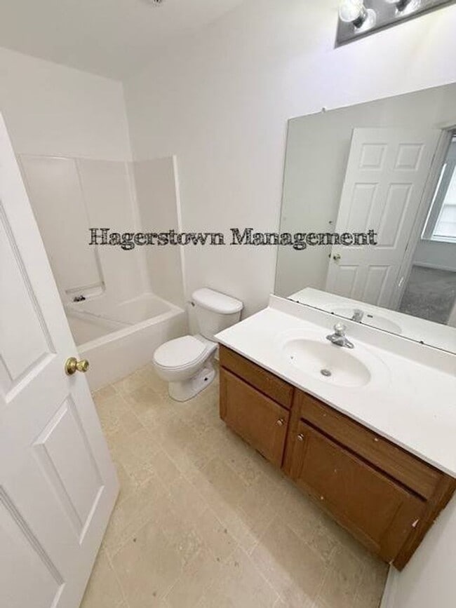 Building Photo - Townhouse Close to I-81 Roycroft Drive