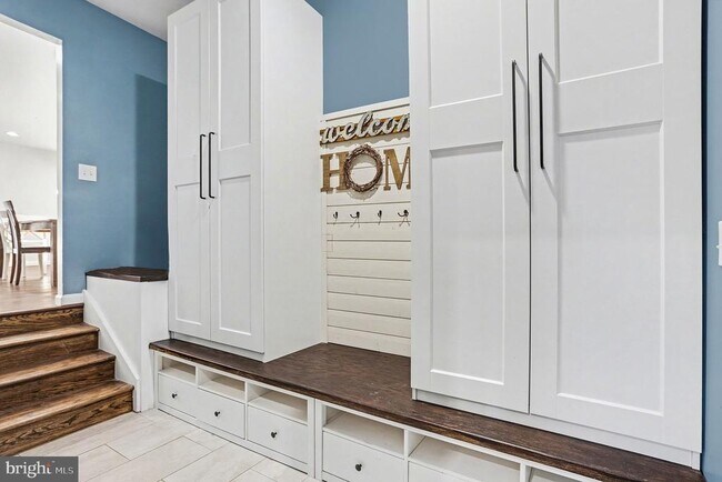 Building Photo - 906 Shelburne Rd