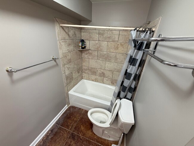 Building Photo - 765 Sweetbrier Rd