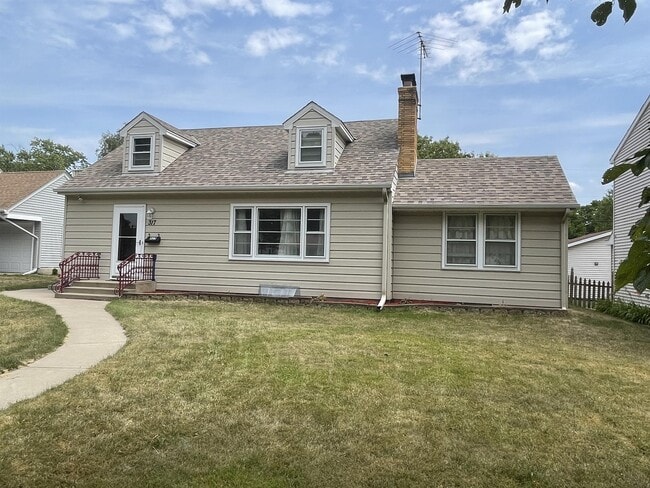 Building Photo - 317 15th Ave N