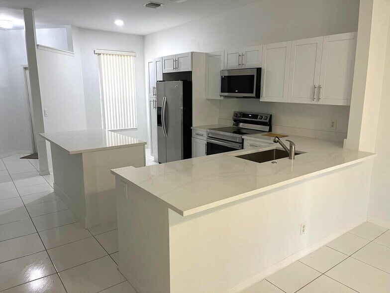 Building Photo - 3166 Via Poinciana
