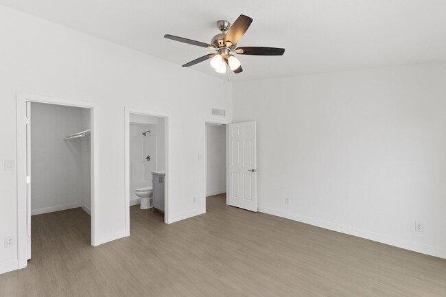 Building Photo - 6825 N 81st Ln